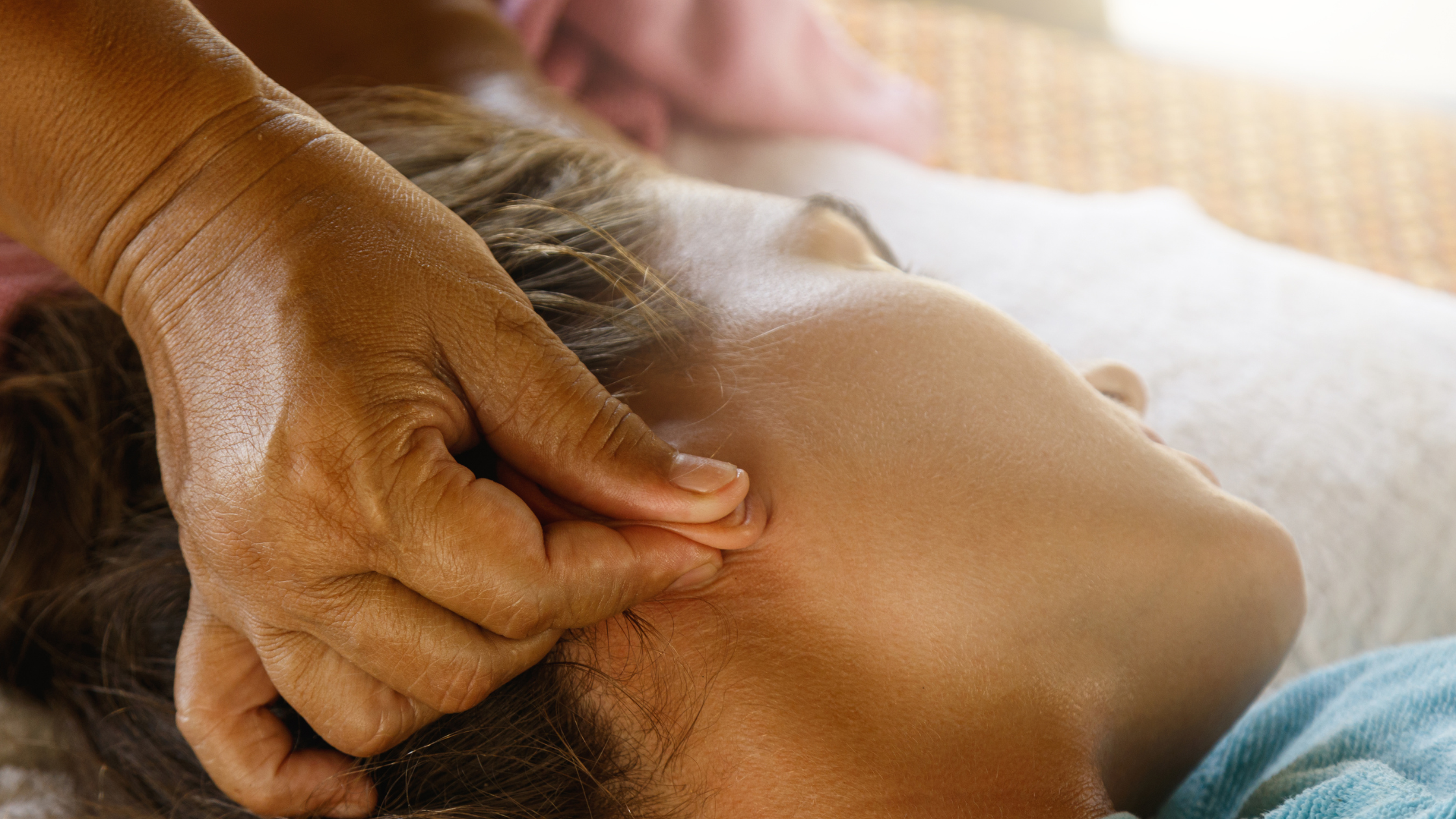 Acupressure vs. Traditional Medicine: Exploring Ancient Wisdom and Modern Practices