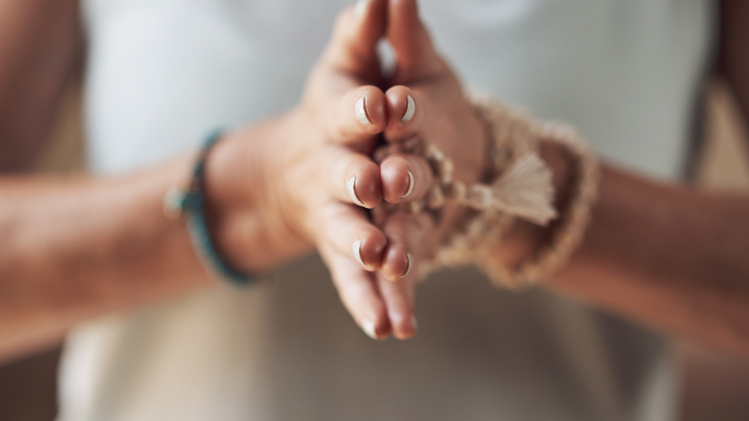 A Comparative Look at Acupressure and Traditional Medicine